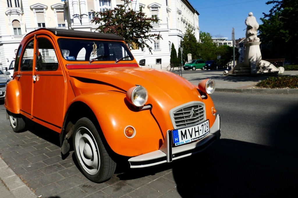 Citroën Oldtimer Ente in Orange